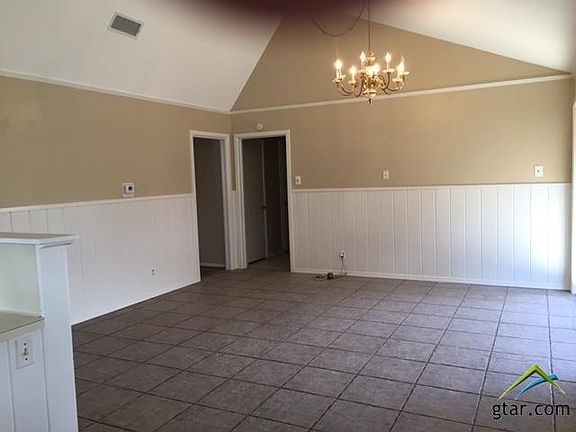 3rd image of 3210 Fernwood Dr