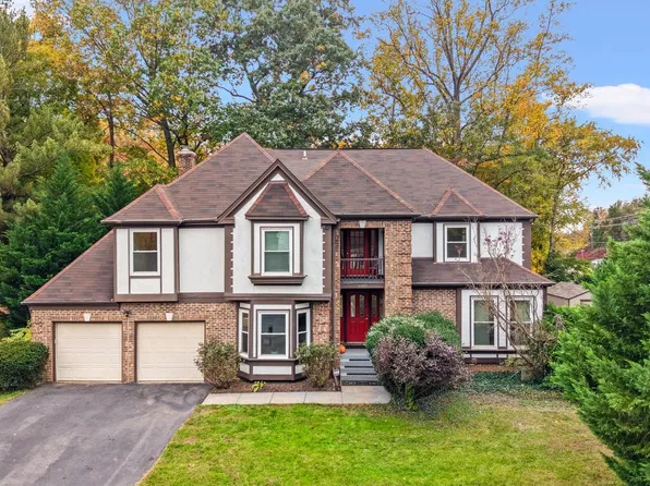 11697 Gilman Ln, Herndon, VA 20170