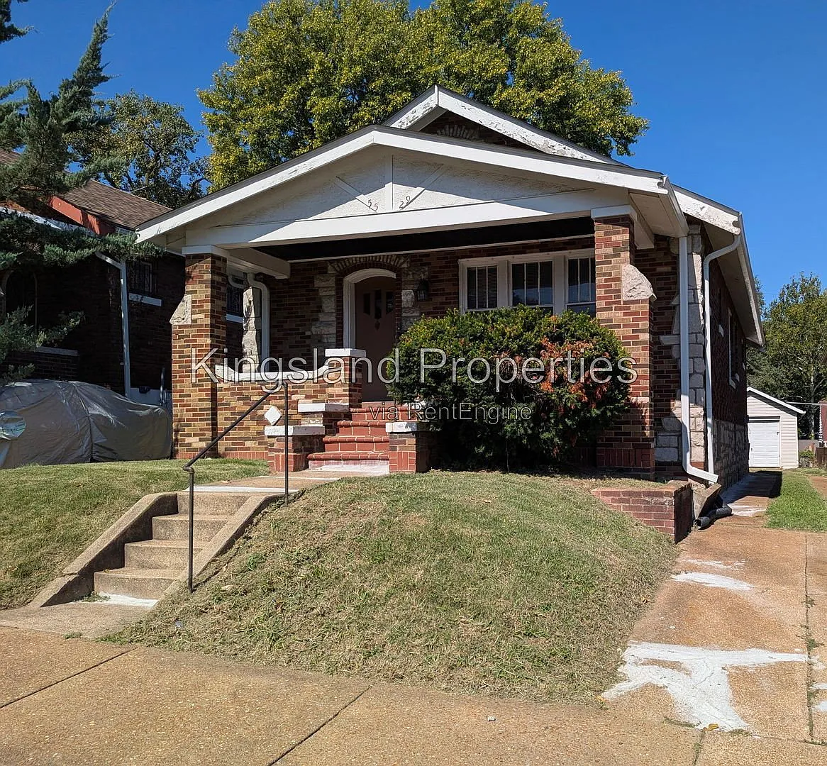 2 bed, 1.0 bath, 1056 sqft, $1,025 — Photo 1