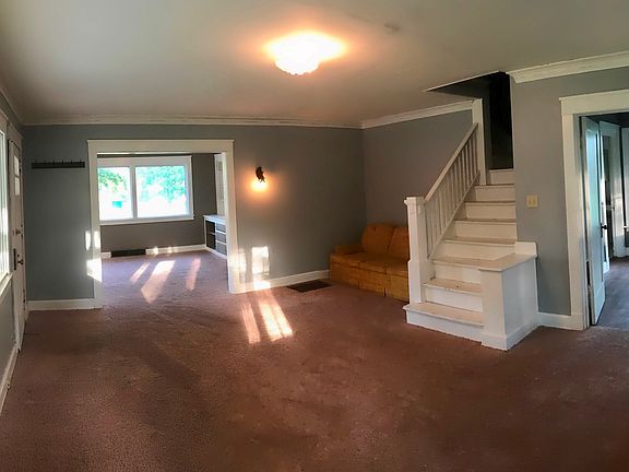 3rd image of 490 Elmwood Ct