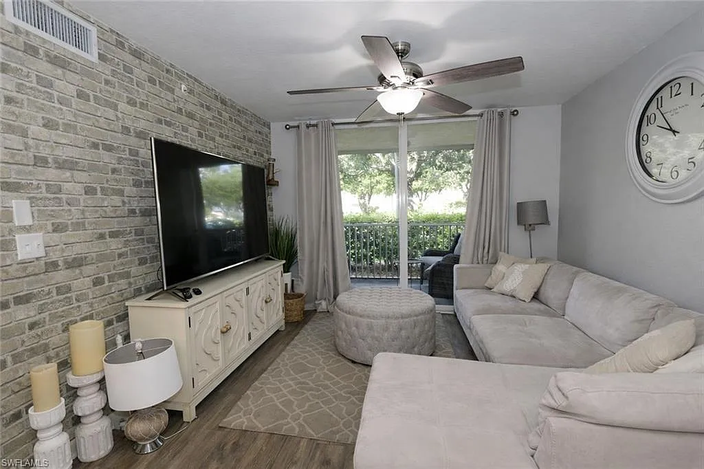 2 bed, 1.0 bath, 873 sqft, $1,595 — Photo 2