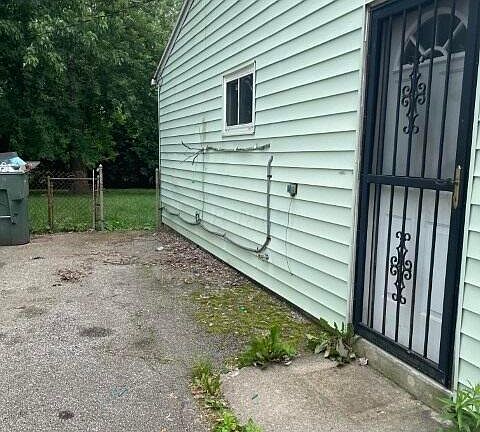 4th image of 3126 Houston Dr