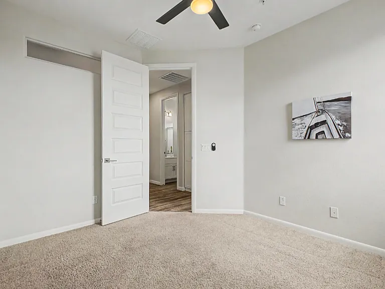 2090 S Dorsey Ln #1030 — Photo 7