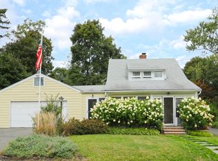 8 Dobbs St, Bernardsville, NJ 07924