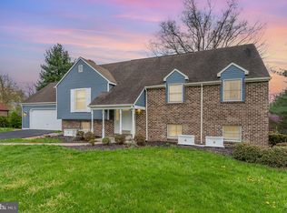 84 Lake View Dr, Gettysburg, PA 17325