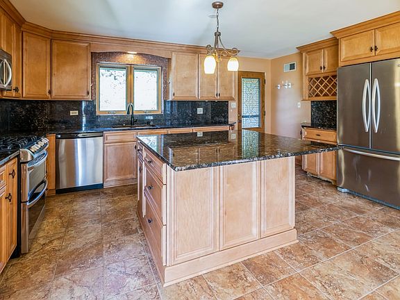 4th image of 49 Deerpath Ln