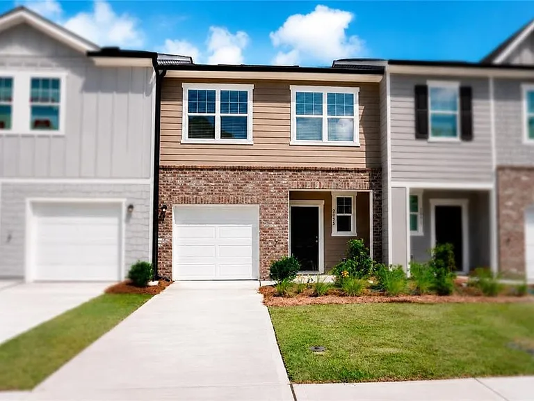 2095 Emerson Dr — Photo 1