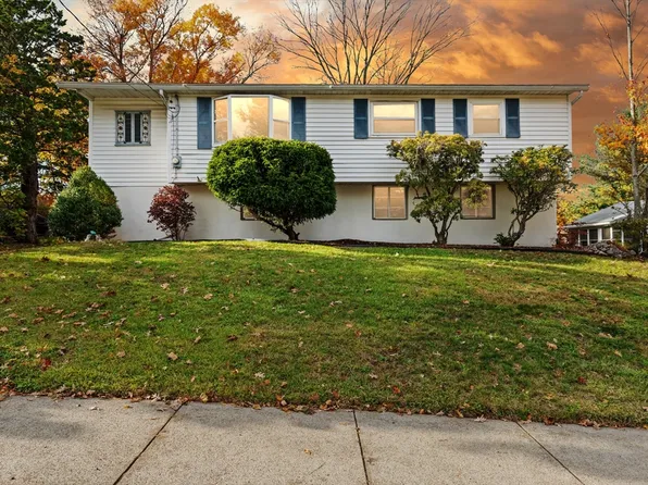45 Dietz Rd, Hyde Park, MA 02136