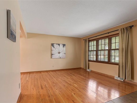 5th image of 4754 Lucille Ln