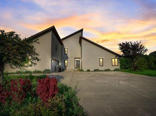 5990 S Kelly Ct, New Berlin, WI 53151