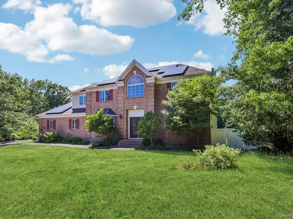 4 Penn Court, East Setauket, NY 11733