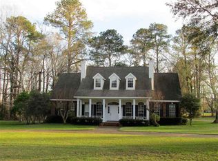 16 Colony Dr, Natchez, MS 39120