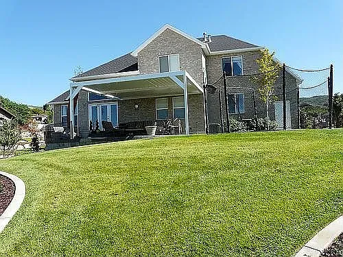 6 bed, 3.5 bath, 4011 sqft, $4,300 — Photo 2