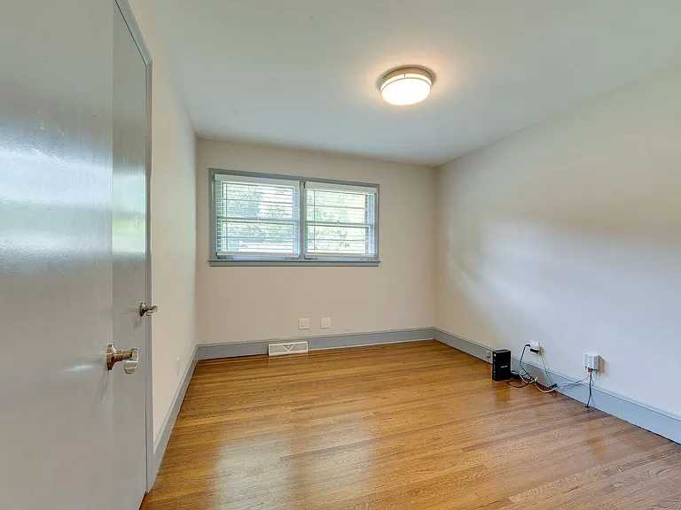 3921 Sheffield Dr — Photo 33