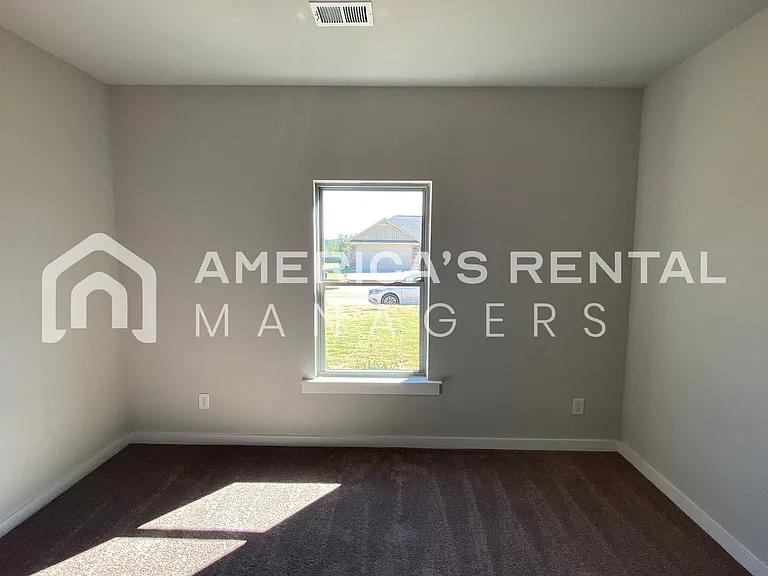 581 Andrew Dr — Photo 7