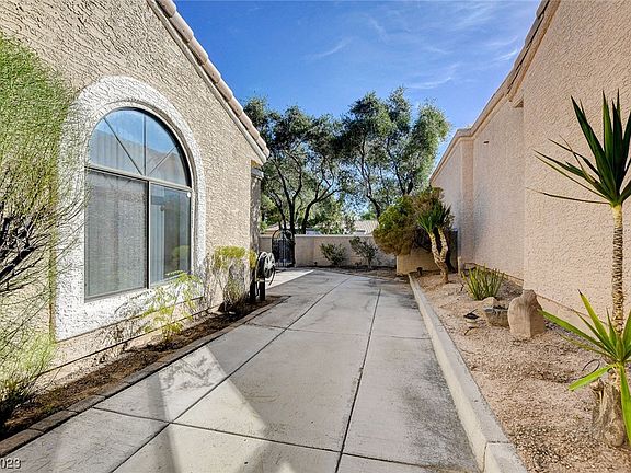 5th image of 5479 Birchbrook Ct
