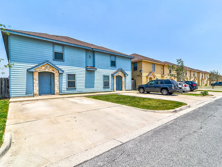 Stone Oak Townhomes — Photo 13
