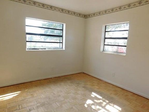 5th image of 20421 NW 44th Ct