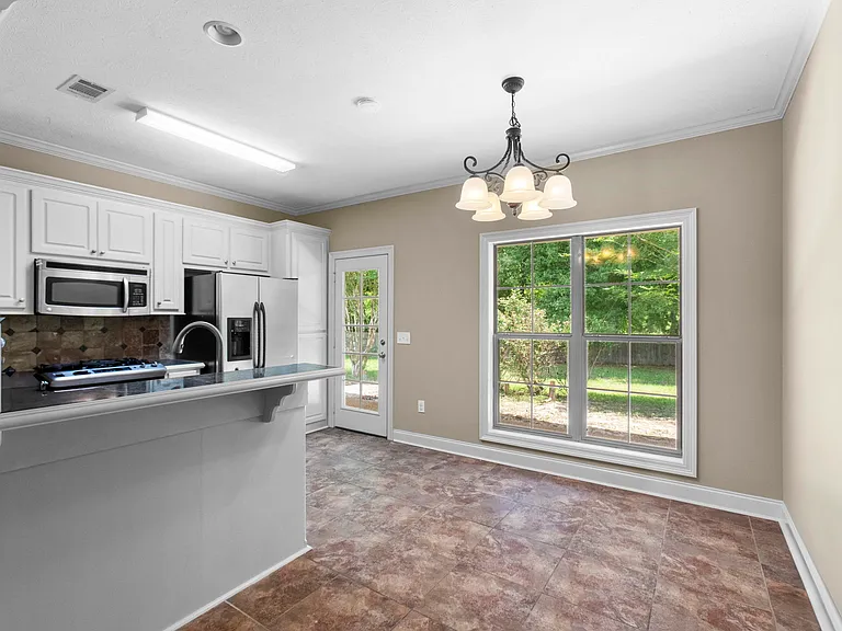113 Dundee Cv — Photo 10