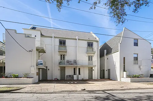 Garden District Studio Apartment, All Utilities Included! Photo 1