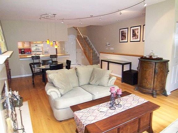 5th image of 1435 S Prairie Ave #H-45