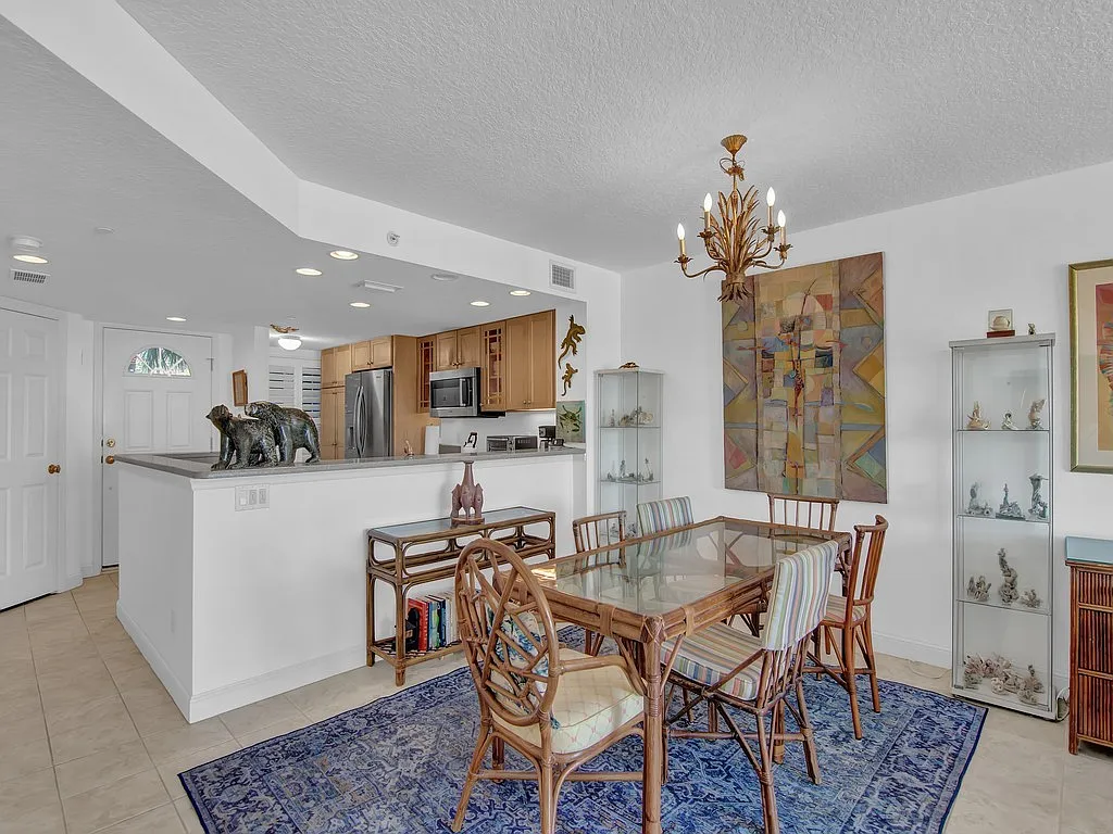 2700 Ocean Dr — Photo 4