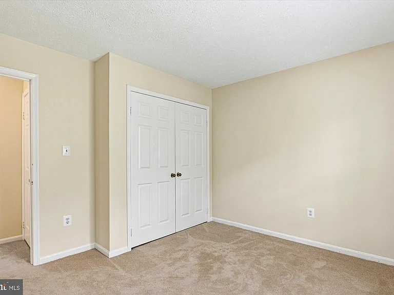 9708 Locust Hill Dr — Photo 36