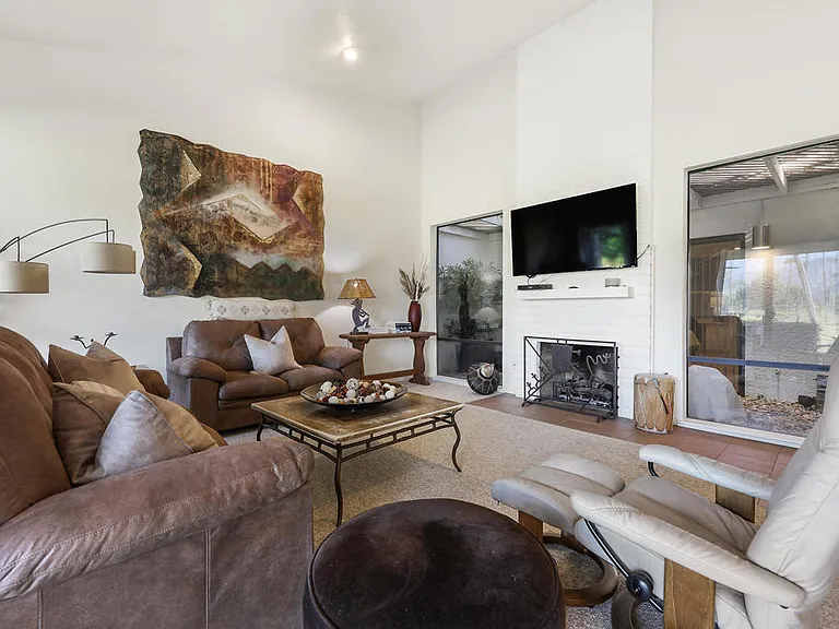 47 Juan Carlos Dr — Photo 9
