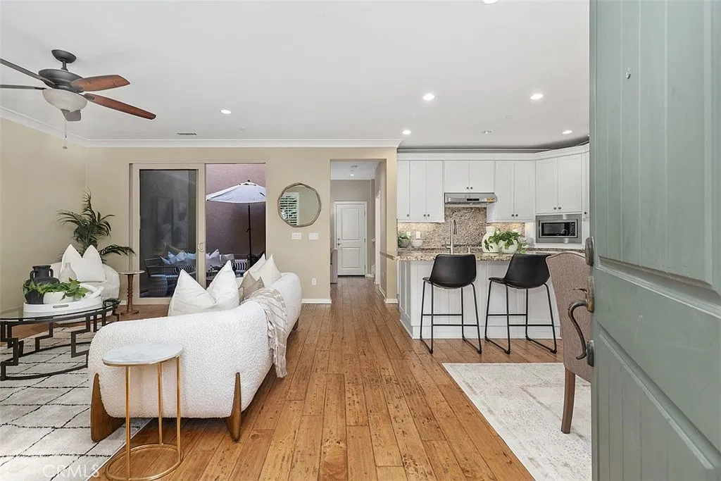 2 bed, 2.5 bath, 1538 sqft, $4,300 — Photo 4
