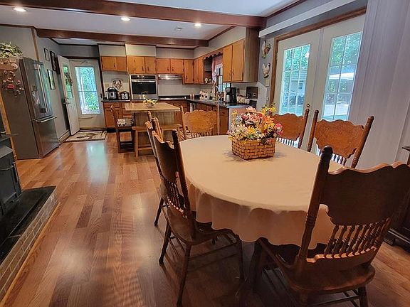 4th image of 127 Hoolee Ln