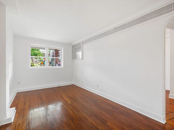 5th image of 3333 Pearsall Ave #B