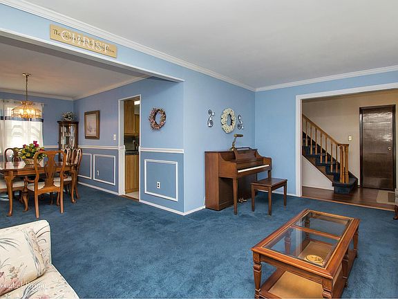 3rd image of 35 Claire Ln
