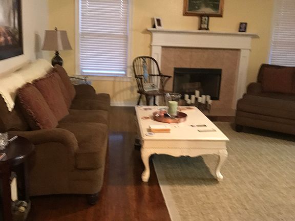 2nd image of 424 Nottingham Ct