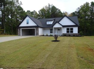555 Canewood Ln, Campobello, SC 29322
