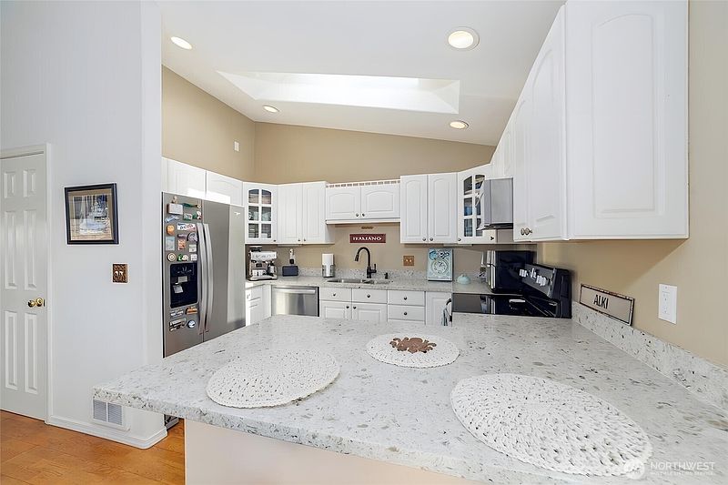 4th image of 2443 55th Avenue SW #2A