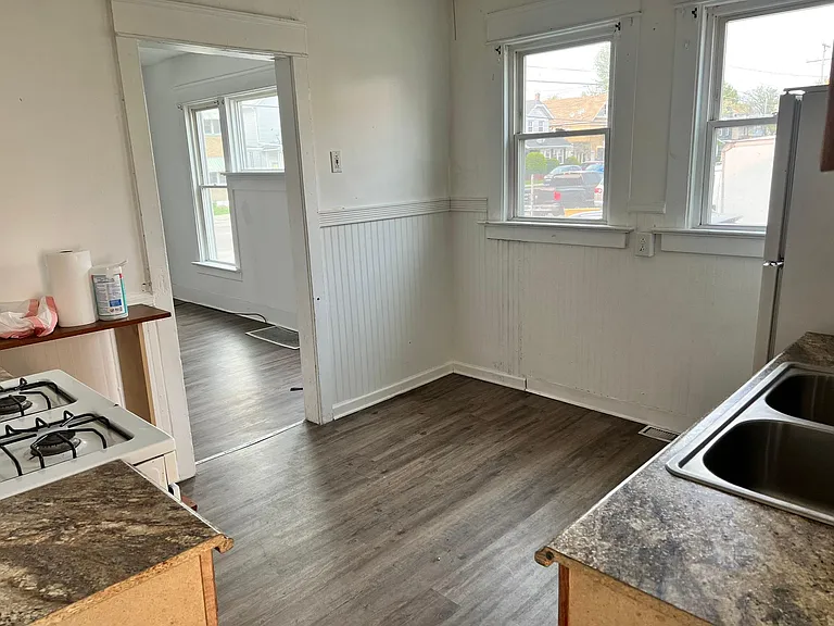 839 E 26th St #1 — Photo 14