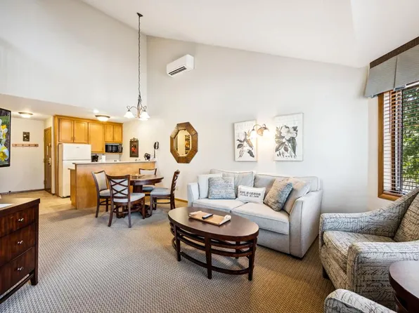 4955 Landmark Cir #4225, Egg Harbor, WI 54209