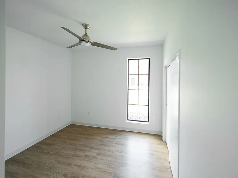 District Lofts ll Apartments — Photo 18