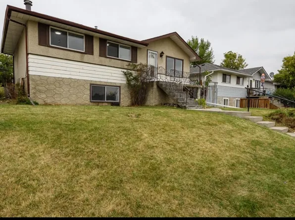 1831 44th St SE #A, Calgary, AB T2B 1H9