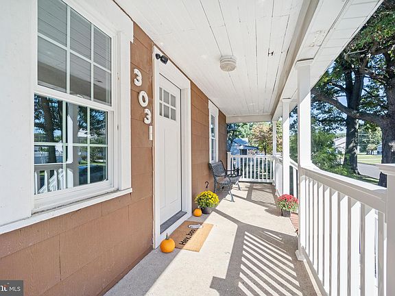 4th image of 3031 Powell Ave