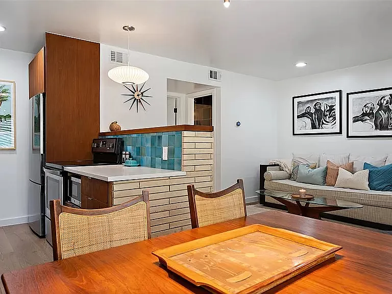 500 E Riverside Dr — Photo 11