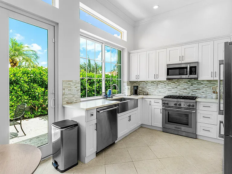 116 Coral Cay Dr — Photo 10