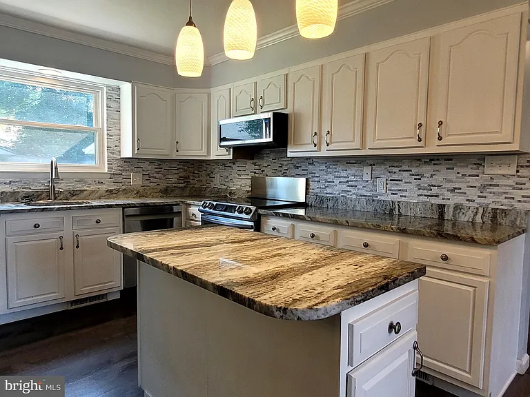 6 Tudor Ct — Photo 12