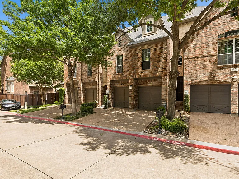 4147 Towne Green Cir — Photo 3