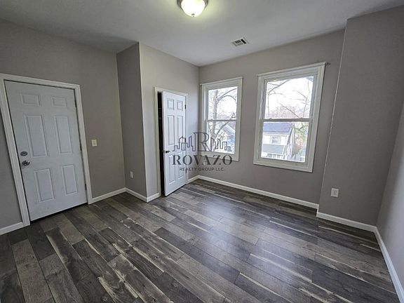 5th image of 298 Halsted St APT 6