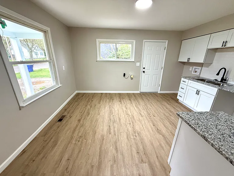 4640 Waymire Ave — Photo 6