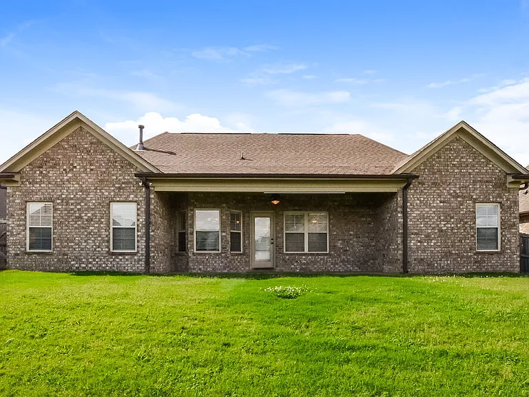 2647 Champion Hills Dr — Photo 18