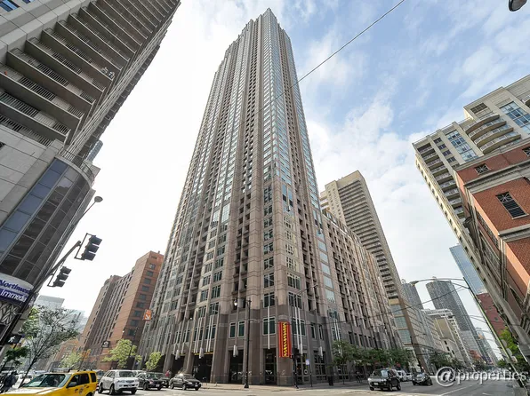 33 W Ontario St #P-e23, Chicago, IL 60654