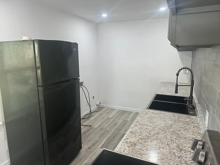 400 S Lake St #1 — Photo 3