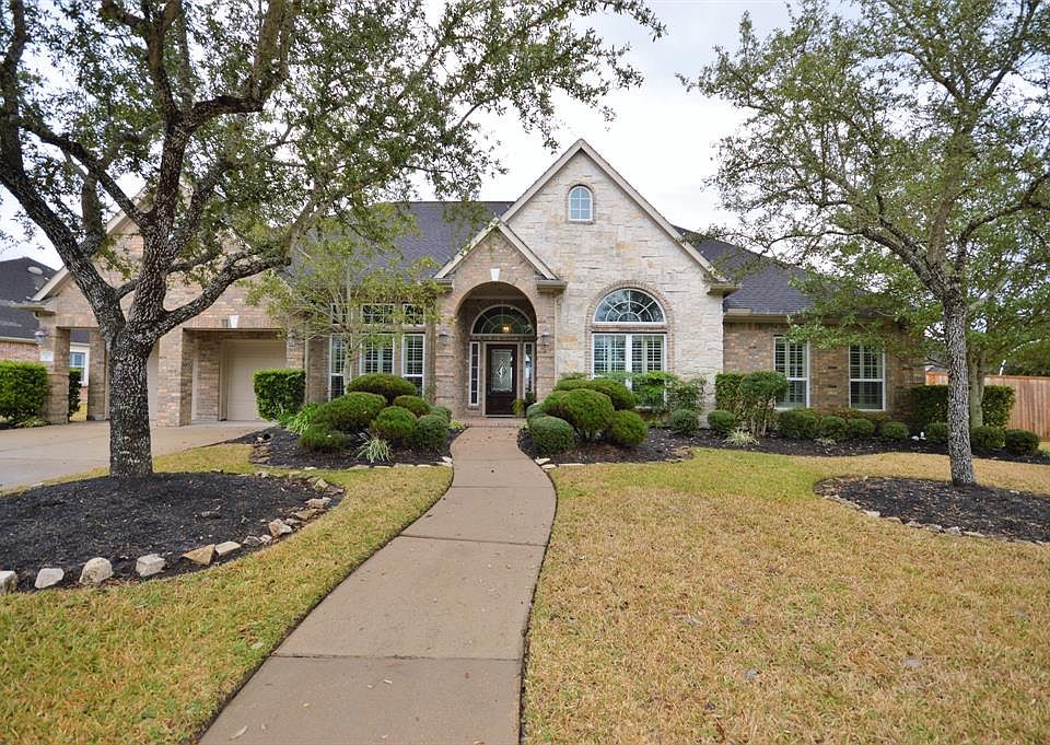 1st image of 5220 Pilgrim Oaks Ln